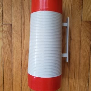 Aladdin's vintage Hy-lo vacuum bottle